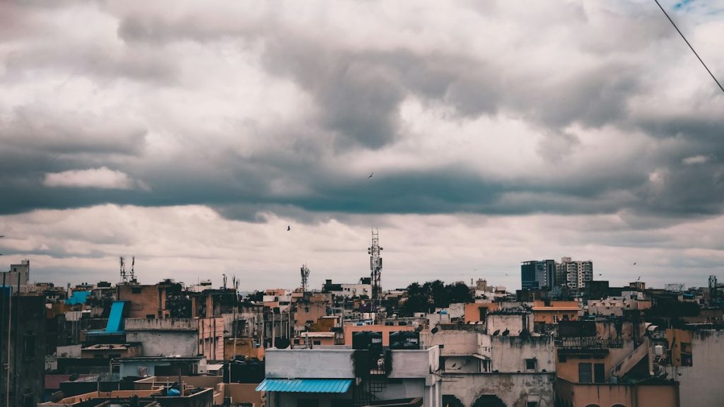 తెలంగాణలో వర్షాలు: పలు జిల్లాల్లో వాతావరణ శాఖ హెచ్చరిక